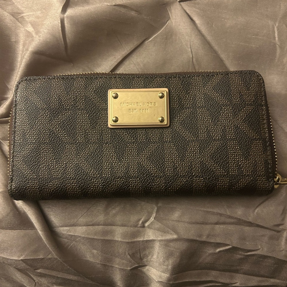 MK Signature Wallet…used good condition